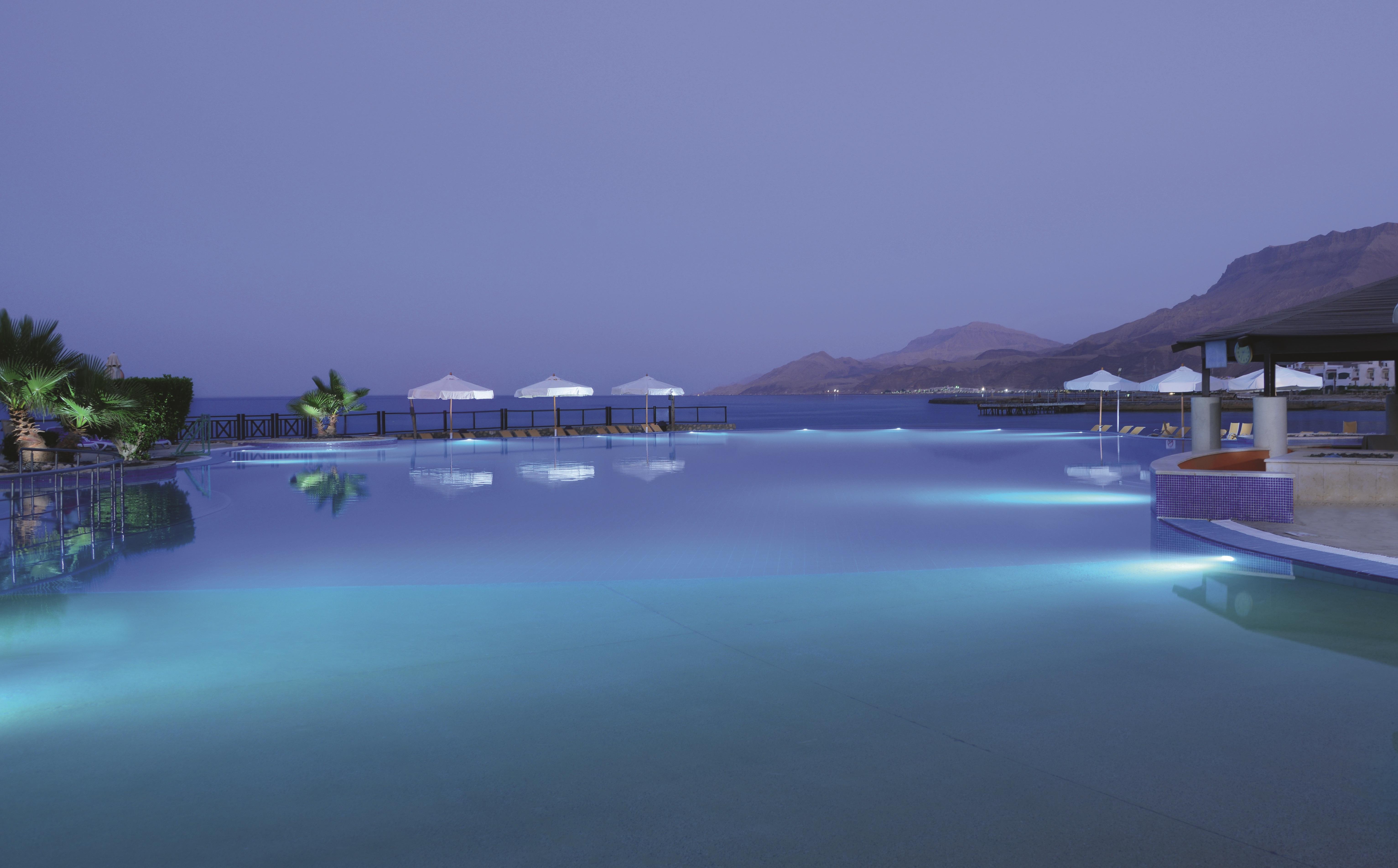 Moevenpick Resort El Sokhna Ain Sukhna Exterior foto The pool at the resort