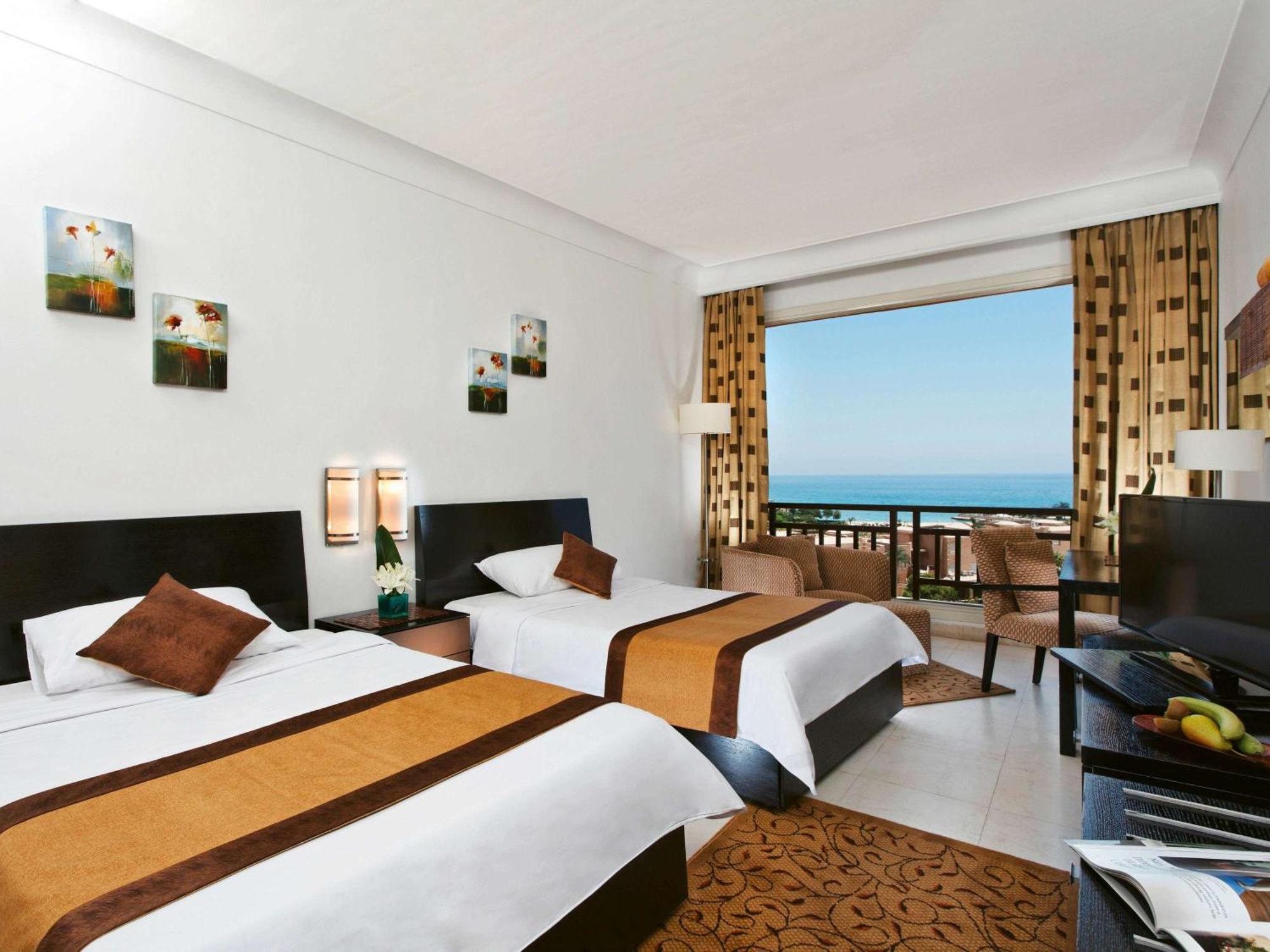 Moevenpick Resort El Sokhna Ain Sukhna Exterior foto A room at the hotel