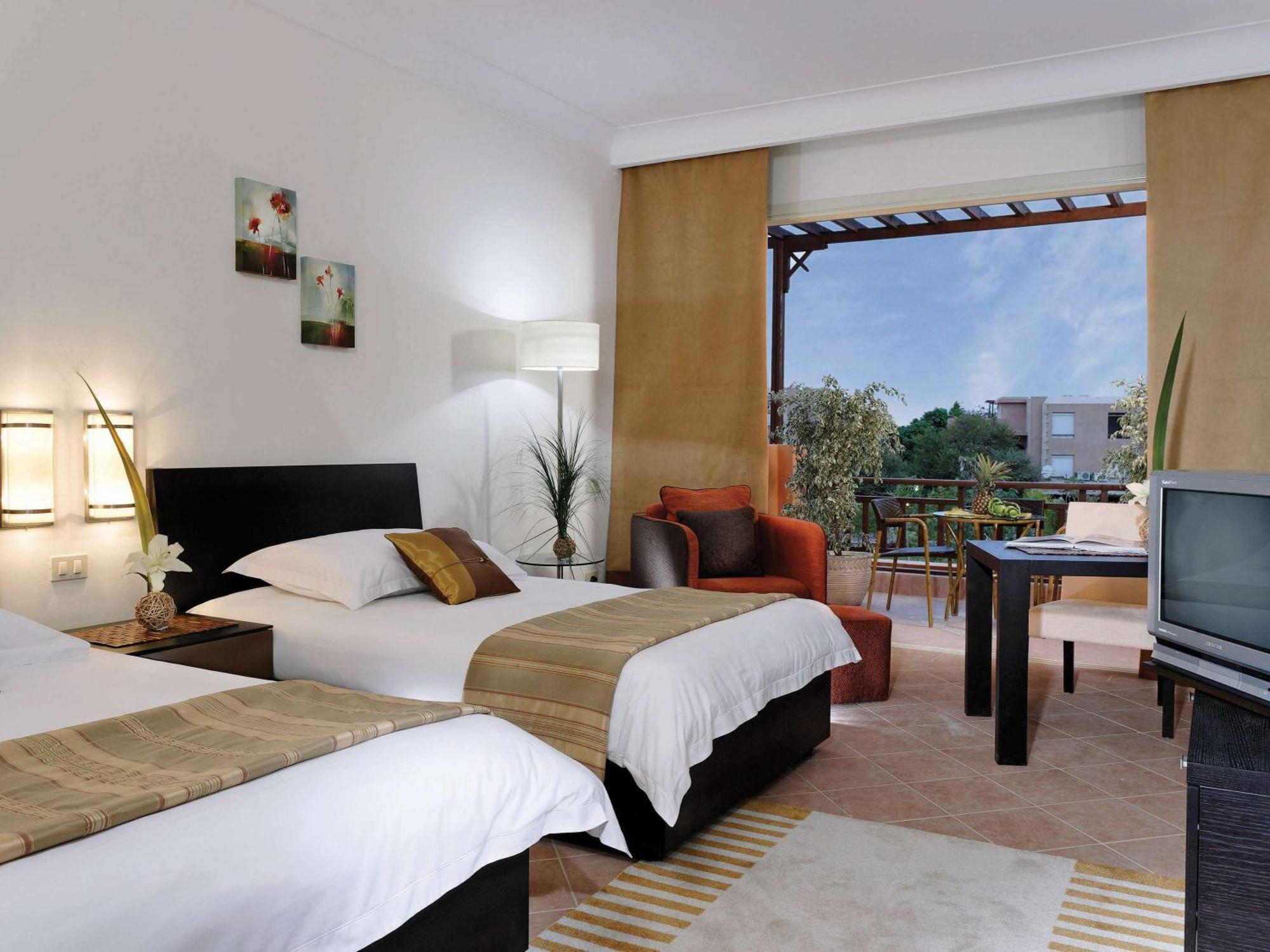 Moevenpick Resort El Sokhna Ain Sukhna Exterior foto A room at the hotel