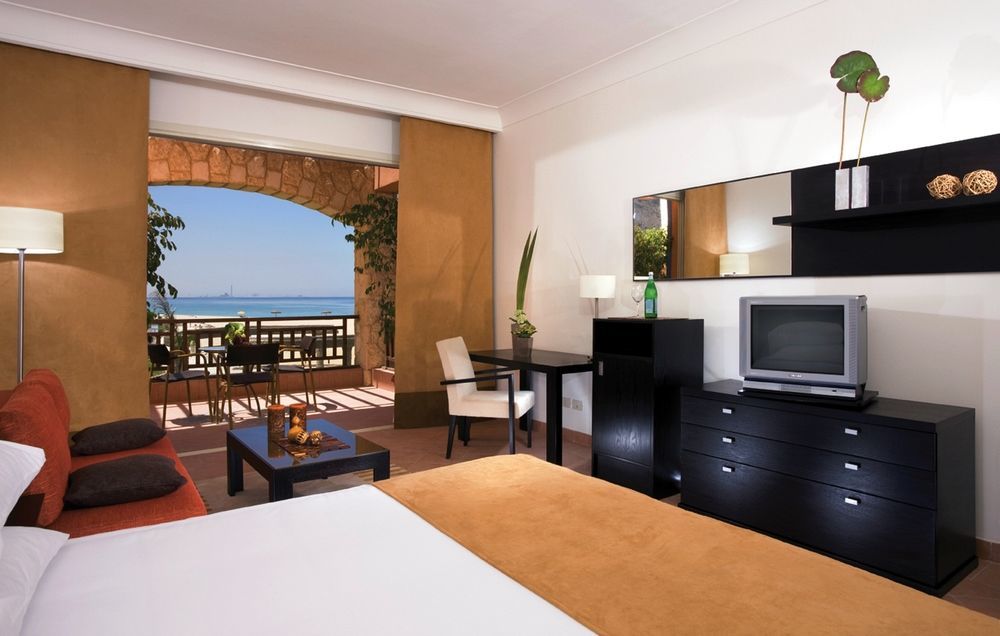 Moevenpick Resort El Sokhna Ain Sukhna Exterior foto A room at the Hilton Sharm El Sheikh